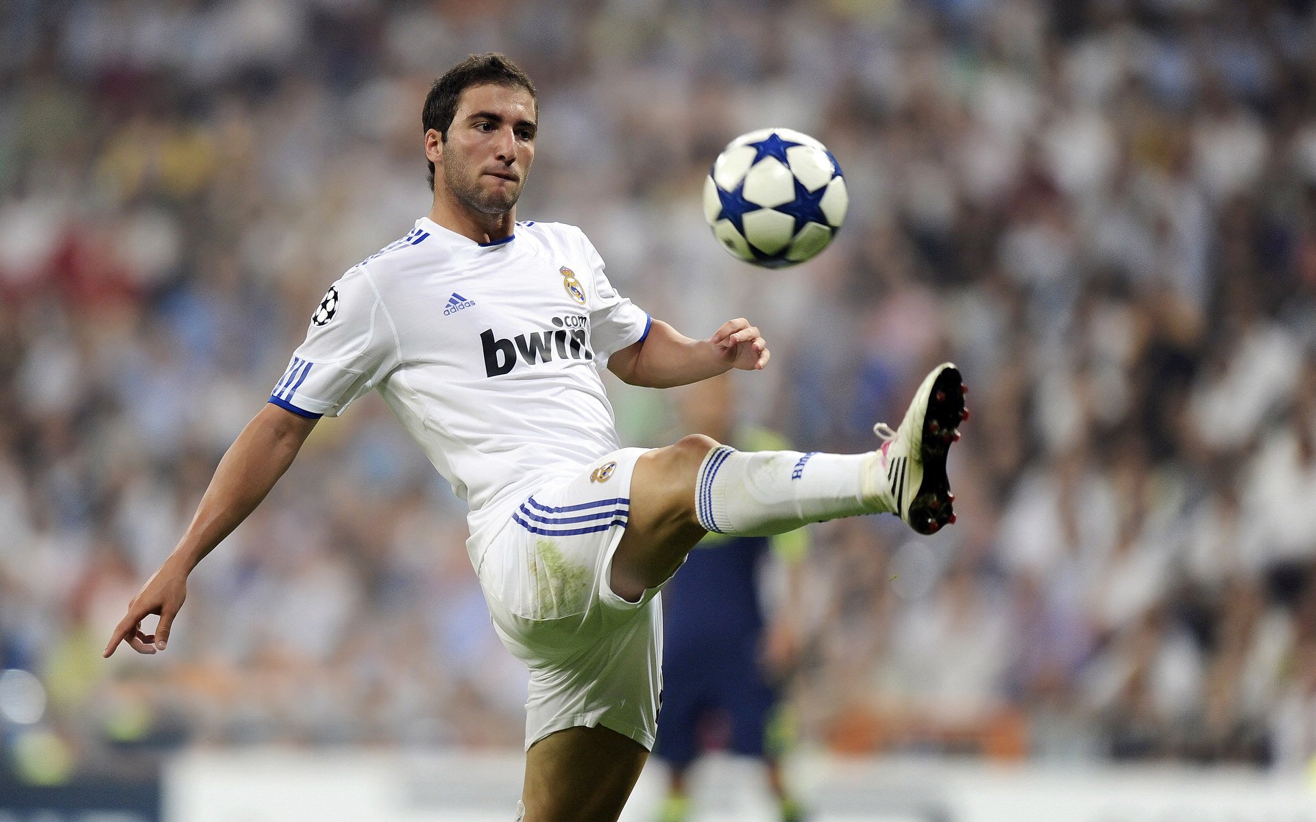 内马尔节奏魔法，喀麦隆对阵巴黎的全场掌控与战术启示